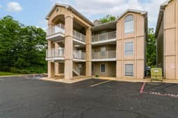 Lakeside Condo on Lake Taneycomo - Image 3