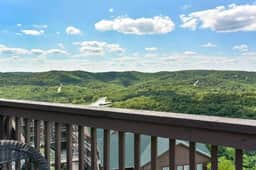 Penthouse Lakeview Haven - Image 5
