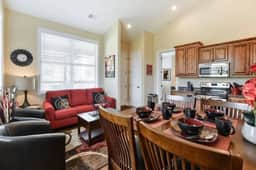 Penthouse Lakeview Haven - Image 2