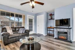 Penthouse overlooking Lake Taneycomo - Image 2