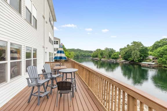 Lakefront Family Friendly condo! - Image 1
