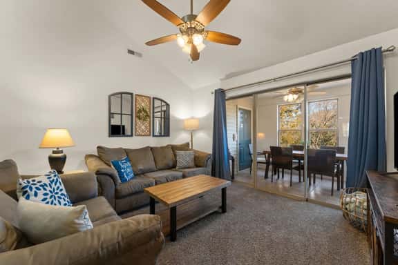 Luxury Lake Vacation at Emerald Pointe - Image 1