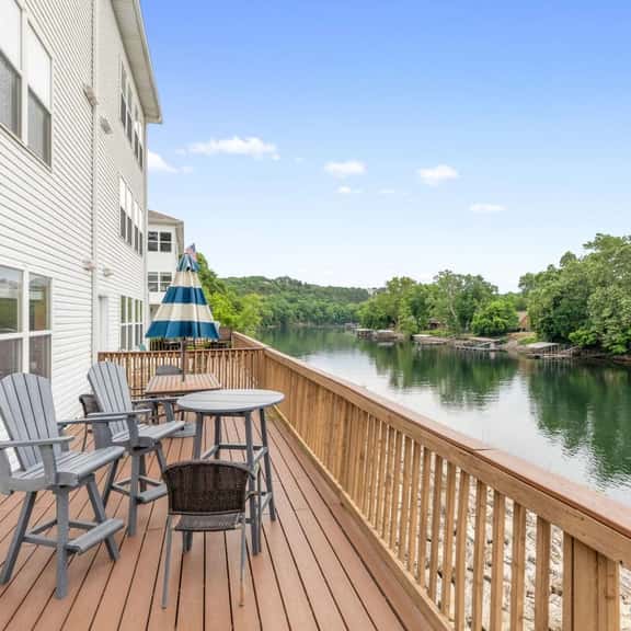 Lakefront Family Friendly condo! - Image 1