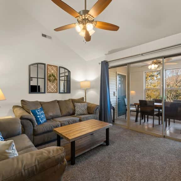 Luxury Lake Vacation at Emerald Pointe - Image 1