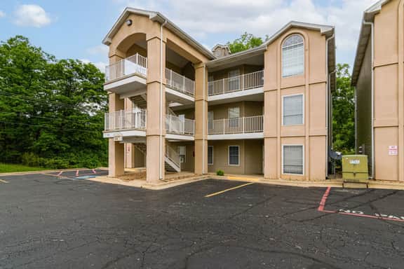 Lakeside Condo on Lake Taneycomo - Image 3