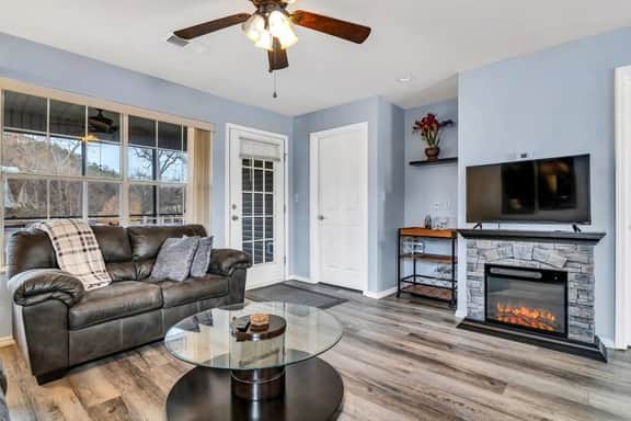 Penthouse overlooking Lake Taneycomo - Image 2