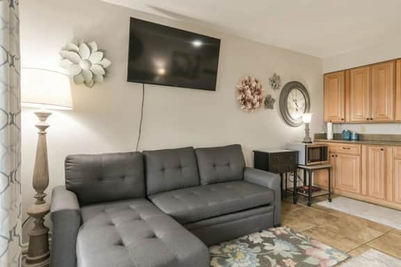 Serene Escape in the Heart of Fall Creek - Image 3