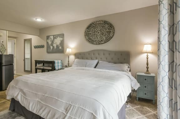 Serene Escape in the Heart of Fall Creek - Image 1