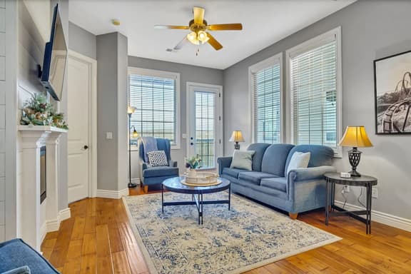 WALK IN Two bed Lakeview at Indian Point - Image 1